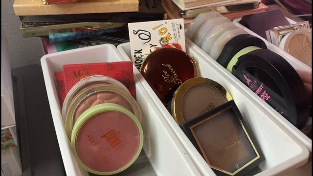 2021 Makeup Declutter Part 2! смотреть онлайн