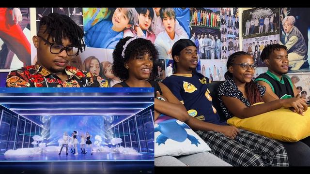LE SSERAFIM 'EASY' + 'Swan Song' + 'Smart' Live @COMEBACK SHOWCASE (REACTION) смотреть онлайн
