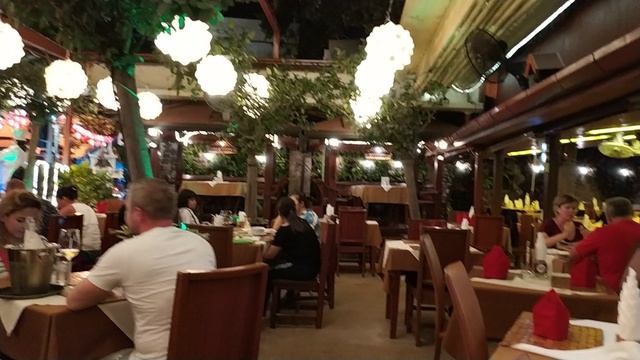 В кафе. Таиланд. смотреть онлайн