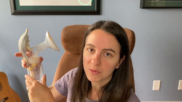 How to use the Medela Harmony Hand Pump to remove breast milk. смотреть онлайн