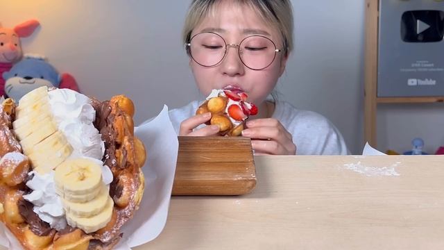 과일 홍콩와플? 누텔라 바나나 홍콩와플 디저트 먹방 Dessert Mukbang | Hong Kong waffle | 香港ワッフル смотреть онлайн