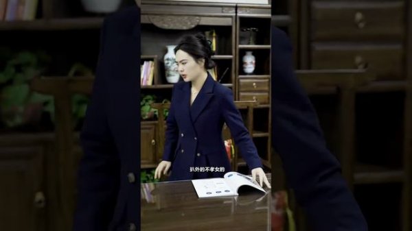 軟弱的妹妹被丈夫毆打甚至侮辱，卻不料被姐姐撞見，姐姐霸氣將渣男打倒在地！【梔雅娜】