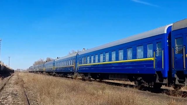 Поезд Львов-Херсон прибывает на станцию Херсон 10.11.21 смотреть онлайн