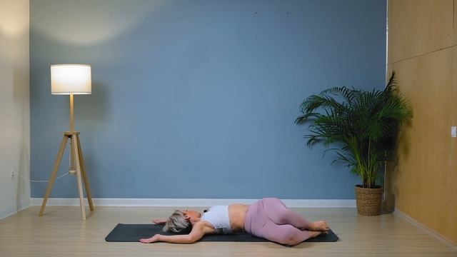 Растяжка для спины и поясницы| Йога в домашних условиях | Люба йога смотреть онлайн