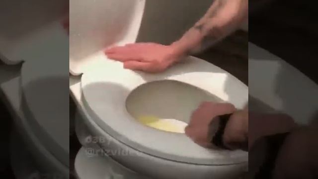 ТЫ СТУЛЬЧАК НЕ ОПУСТИЛ .. СМОТРИТЕ ДАЛЬШЕ :) смотреть онлайн