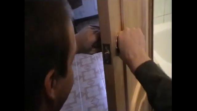 Как врезать дверной замок смотреть онлайн