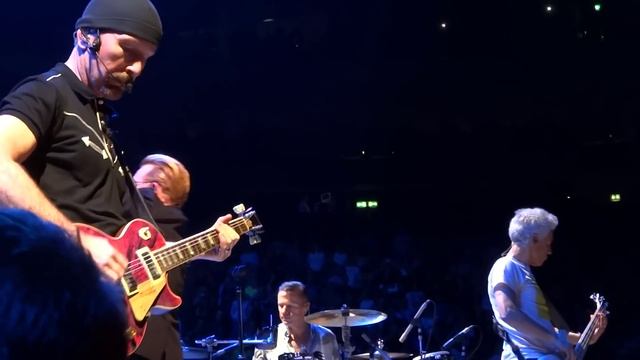 U2 Zoo Station - Berlin 24.09.2015 Mercedes-Benz-Arena смотреть онлайн