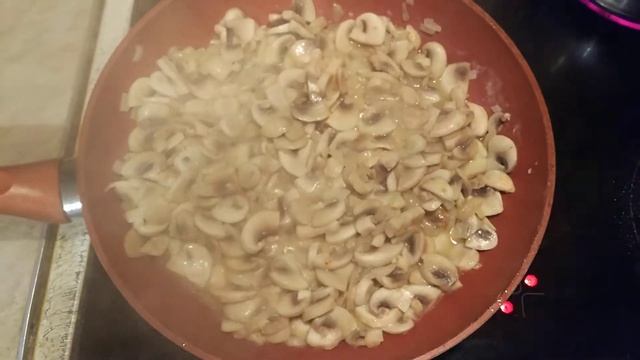 Спагетти с мясом и грибами в сливочном соусе!? смотреть онлайн