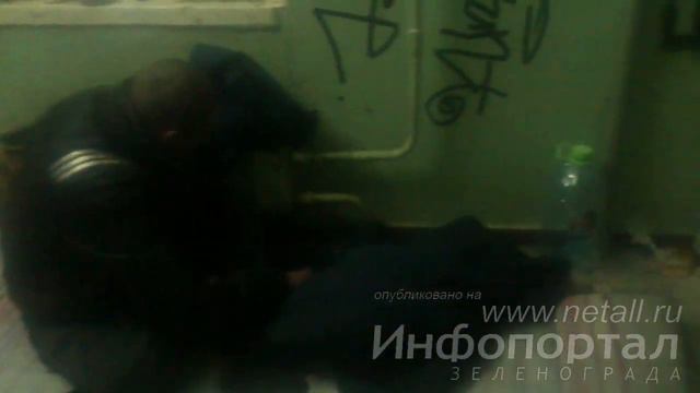 Бомж в подъезде корпуса 1006 смотреть онлайн