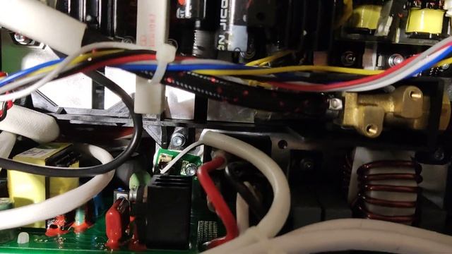 Внутреннее устройство сварочного инвертора FUBAG INTIG 200 AC/DC PULSE LCD смотреть онлайн