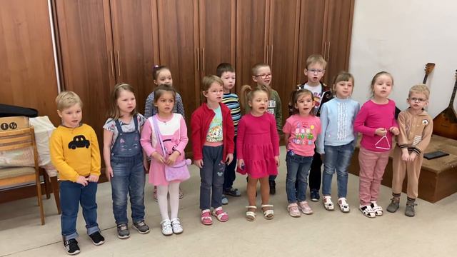 Слова и музыка Е.Горбиной «Поцелуй» Преп. Пономарчук К.В, Конц. Симанова О.А. группы: радуга 2,4 смотреть онлайн
