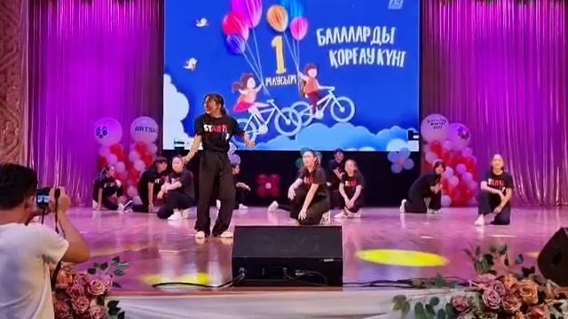 наше первое выступление, на праздник день защиты детей в Казахстане????? смотреть онлайн