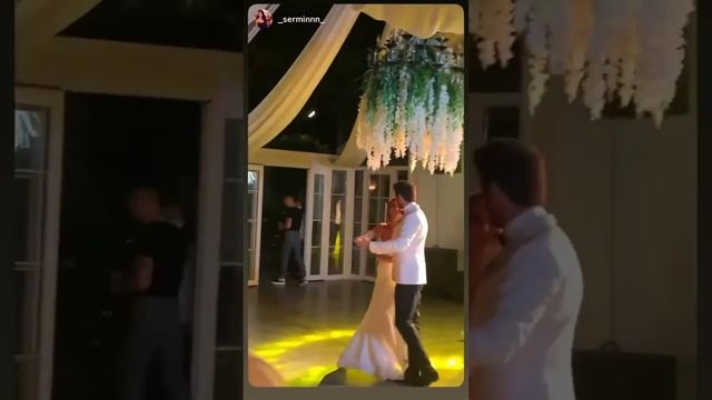 Ойя Унустаси и Ахмет Тансу Ташанлар танцуют красивый свадебный вальс! смотреть онлайн