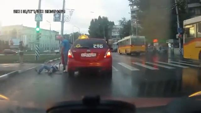 Гипс на ноге не учит внимательности смотреть онлайн