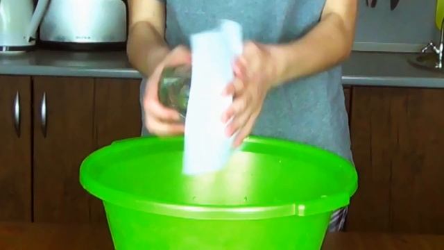 ДОМАШНИЕ ОПЫТЫ ПО ФИЗИКЕ 7 КЛАСС//ОПЫТ ПО АТМОСФЕРНОМУ ДАВЛЕНИЮ С ВОДОЙ смотреть онлайн