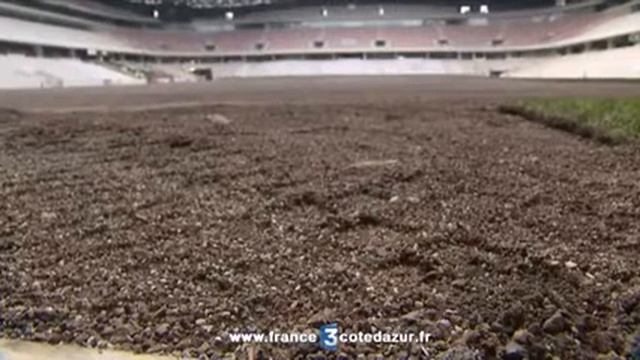 На стадионе Альянц Ривьера началась укладка газона смотреть онлайн