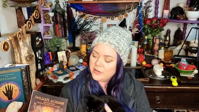 Witchy Life Update - Current Reads, YouTube Channels, Black Cats... смотреть онлайн
