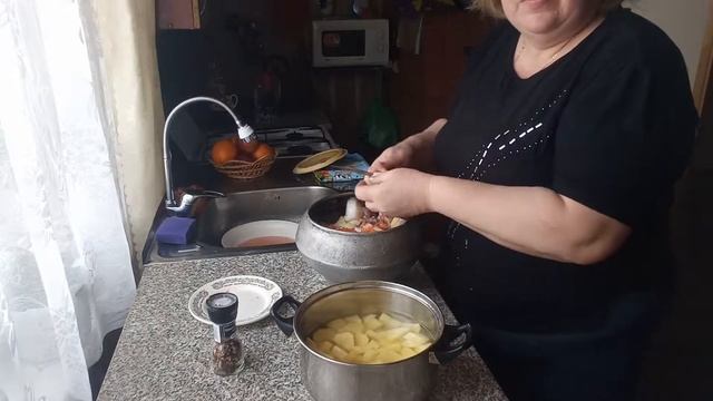 картошка в чугунке ,как же это вкусно ! смотреть онлайн