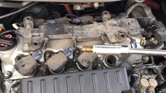 Como cambiar bujías , de una Honda Civic hybrid 2006 . Paso a paso . смотреть онлайн