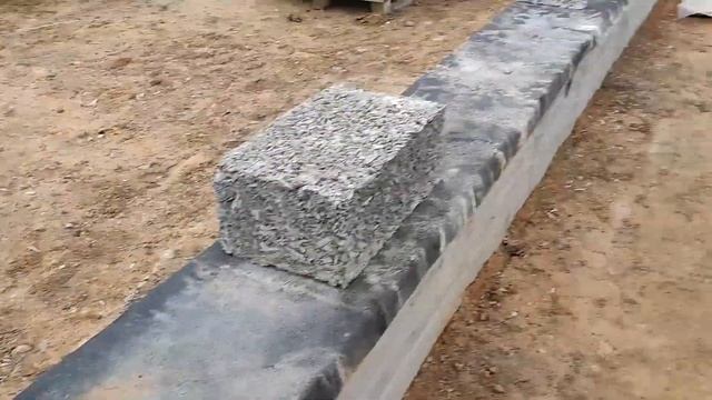 Строительство дома из арболита - начало. Кладу первый выравнивающий ряд смотреть онлайн