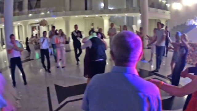 2019-06-15 Свадьба - 09 - Танец матери с сыном смотреть онлайн