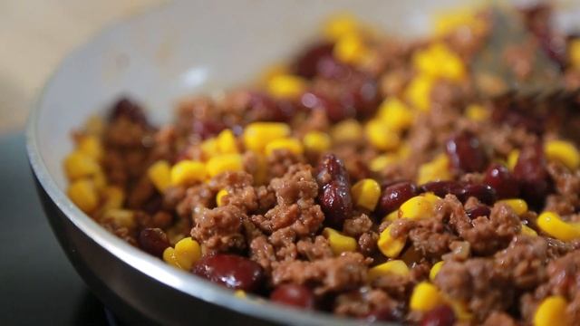 Кесаділья з яловичиною на сковороді | Мексиканська кухня | Простий рецепт на сніданок, обід, вечерю смотреть онлайн