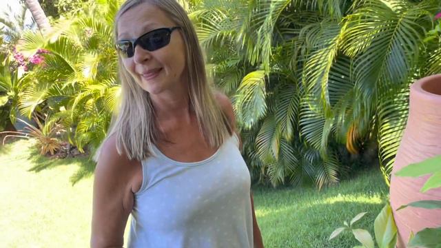 The Lazy Gardener Hawai’i : Paul & Victoria’s Backyard Paradise смотреть онлайн