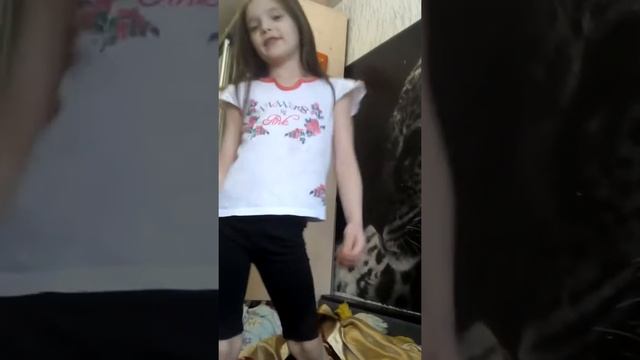 Акулава Василиса поёт песьсю жили были три пингвина пик пак пок смотреть онлайн