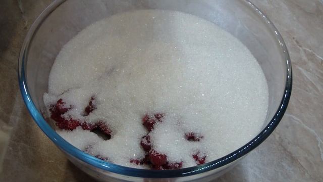 МАЛИНУ НЕ ВАРЮ, А ЗАМОРАЖИВАЮ! А зимой наслаждаюсь! смотреть онлайн