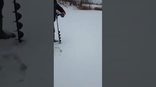 Шуруповерт для рыбалки (Ледобур) BULL SR 1802 80Hm смотреть онлайн