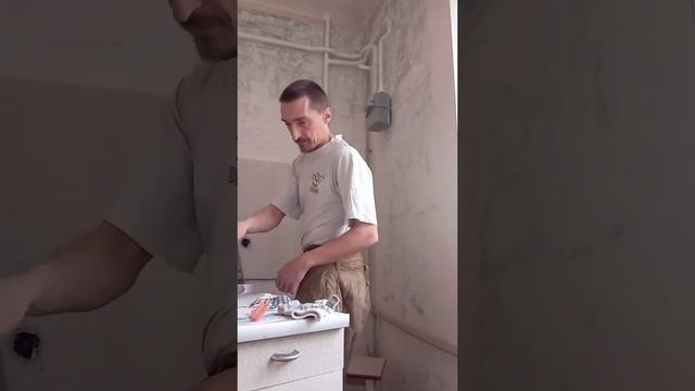 ремонт кухни санузла и коридора. кухня в 15й день ремонта - красим газовые трубы, радиатор отоплени смотреть онлайн