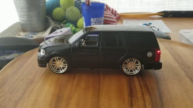 Police under cover gang unit suv. 1/24 diecast. смотреть онлайн