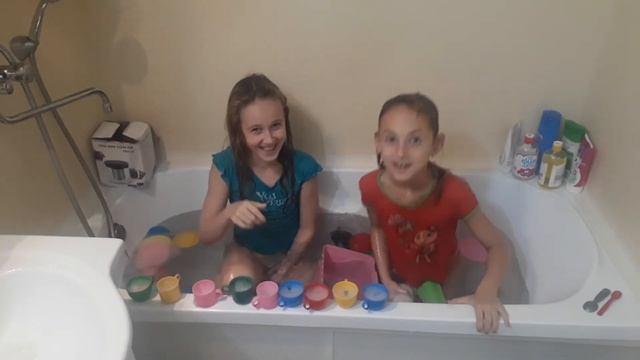 Девочки в мокрых маечках смотреть онлайн
