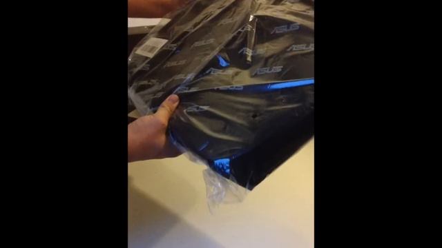 Asus 17.3" N76VZ-V2G-T1142H - Unboxing смотреть онлайн