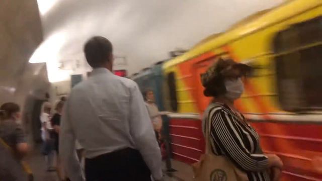 Поезд «Синегирия» на станции метро «Тверская» // 21 июля 2021 года смотреть онлайн