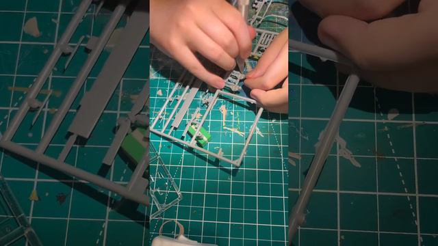 Сборка модели американского вертолёта масштаба 1/72 UH-1H «HIROQUOIS».1 Часть смотреть онлайн