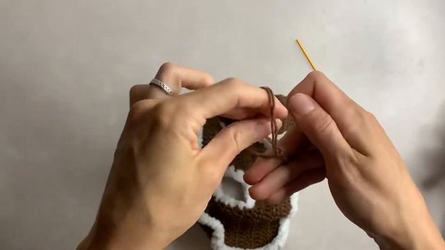 Плетём петельку для пуговицы #вязание #вязаниекрючком #амигуруми смотреть онлайн