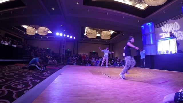 BBOY FROG (PIONER CREW/RUSSIA) VS BBOY GRAVITY (USA) смотреть онлайн