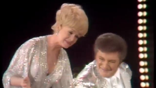 Liberace and Debbie Reynolds I Don't Need Anything But You смотреть онлайн