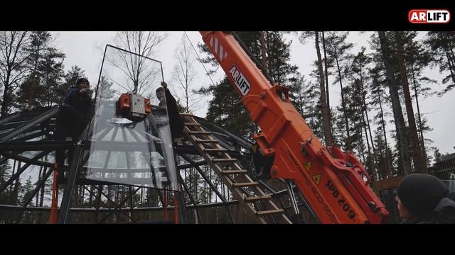 Монтаж 56 стёкол для усадьбы мини-краном и вакуумным захватом Арлифт в Репино