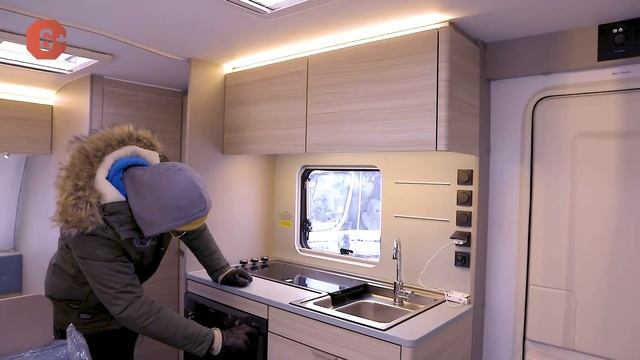 Функциональный прицеп кемпер ADRIA Altea 472 PK. Автокемпер с современным дизайном смотреть онлайн