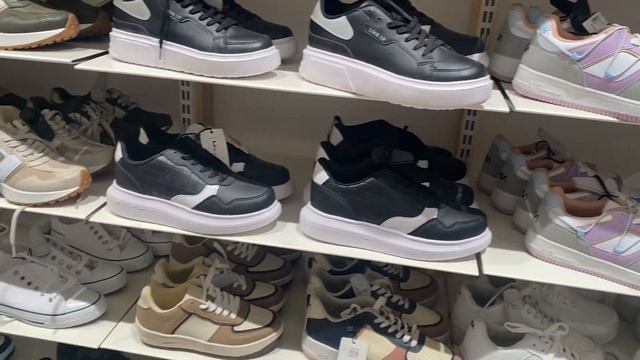 Гуляем с подругой по магазинам // Рай для турчанок смотреть онлайн