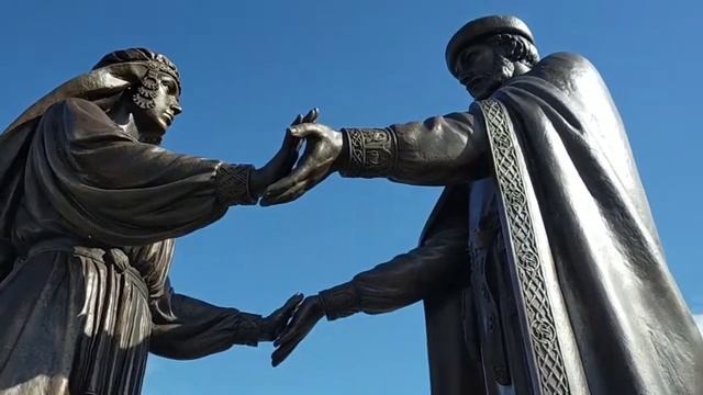 Памятник Петру и Февронии смотреть онлайн