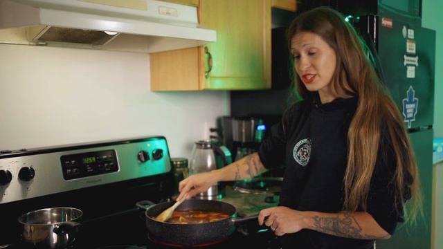 Taiwanese Beef Noodles | The Stoner Wifey and Penny | The Bong Rips & Butter Show смотреть онлайн
