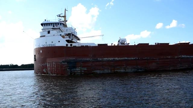 CSL TADOUSSAC and the Surprise Salute смотреть онлайн