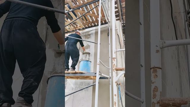 Работы по утеплению фасадов пенопластом ППС16ф и подготовке фасадов к облицовке плиткой из камня.