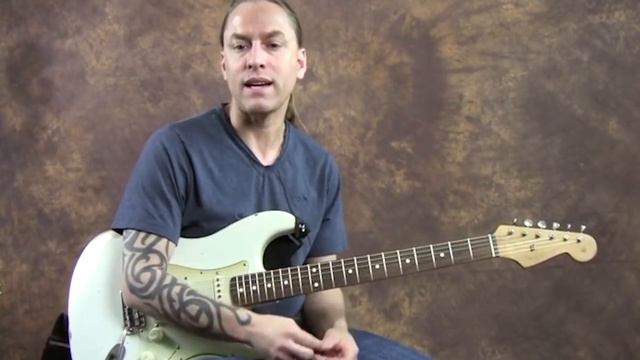 Using the Volume, Tone and Toggle Switch on a Strat Guitar Lesson смотреть онлайн