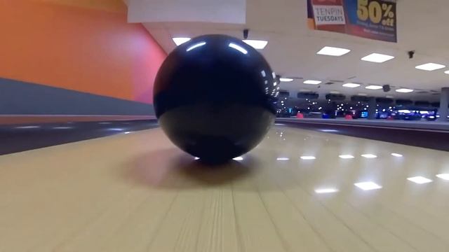 Первый в мире управляемый шар для боулинга (Mark Rober на русском) смотреть онлайн