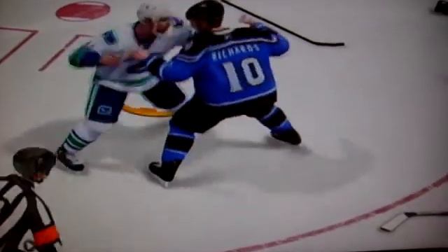 XBOX 360 NHL 14 Glitch Canucks vs Kings Alexandre Burrows Dislocated Shoulder смотреть онлайн