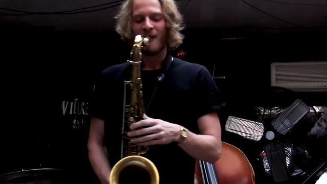 LUCAS DANN TRIO+ LENNART ALLKEMPER / Beatrice by Sam Rivers смотреть онлайн